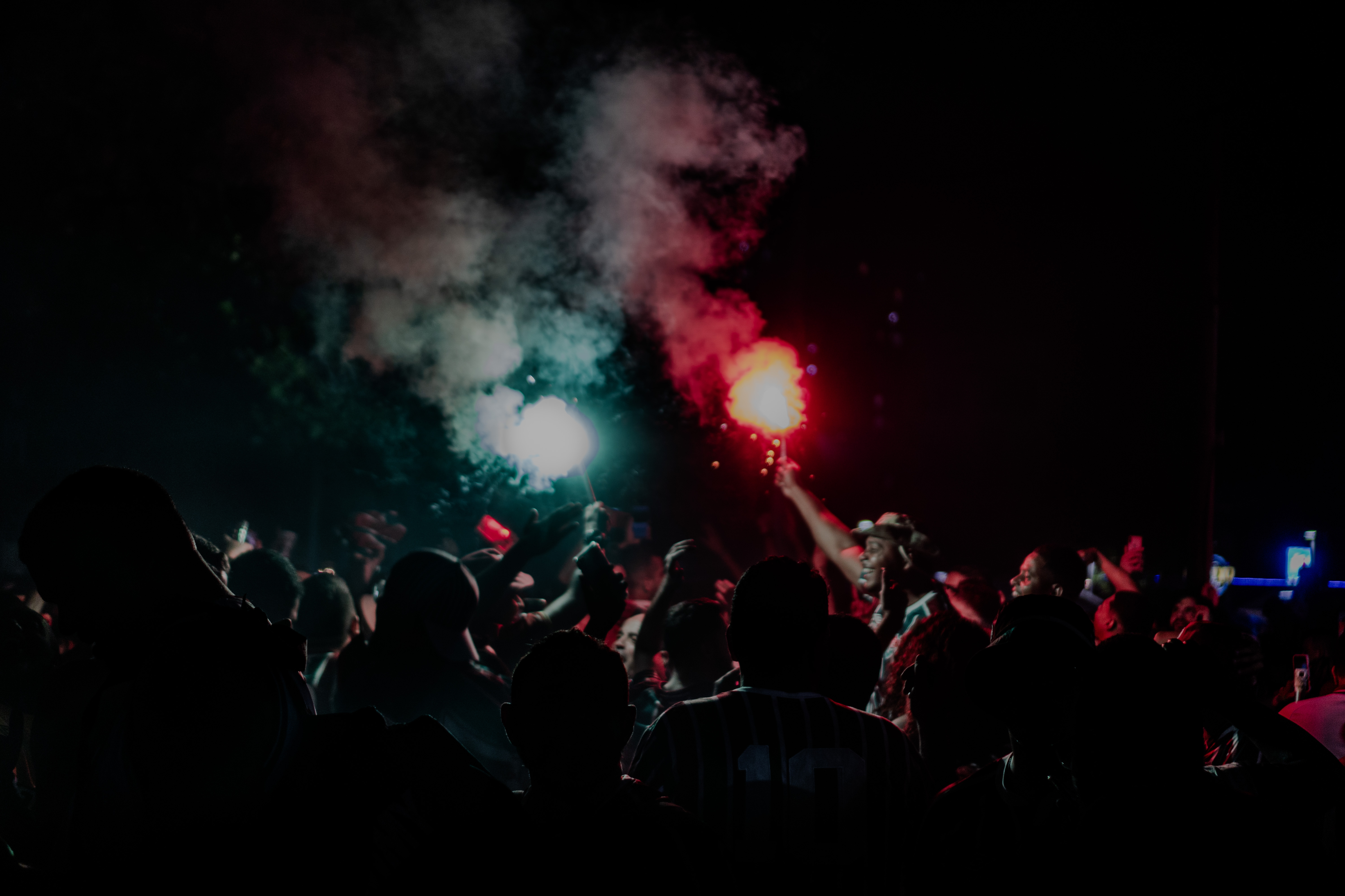 Mais torcedores com sinalizadores